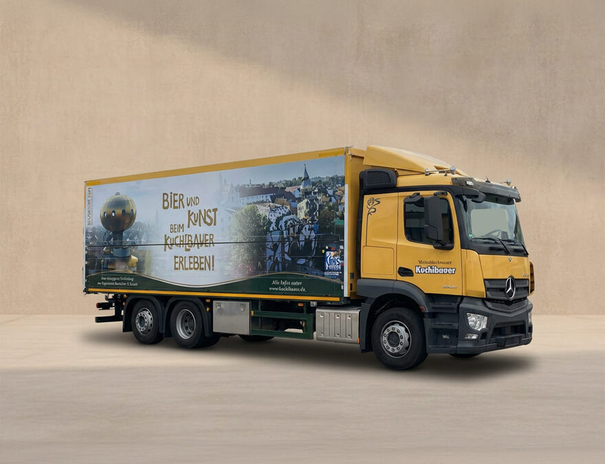 Fahrzeugbeklebung für Weissbierbrauerei Kuchlbauer aus Abensberg – Getränkelaster