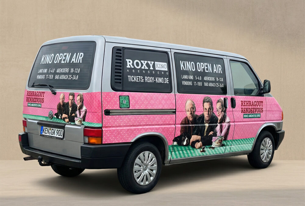 Fahrzeugbeklebung für Roxy Kino – VW T4 Beschriftung in Abensberg