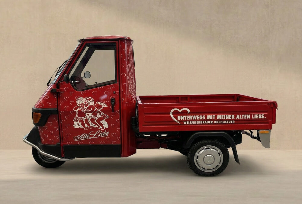 Fahrzeugbeklebung für Brauerei Kuchlbauer aus Abensberg – Ape mit „Alte Liebe“-Motiv